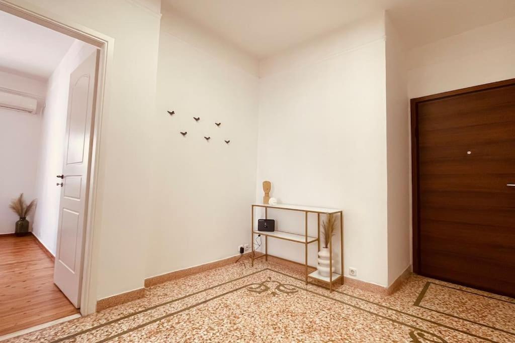 Daisy Apartment 15 Min To Acropolis Atina Dış mekan fotoğraf